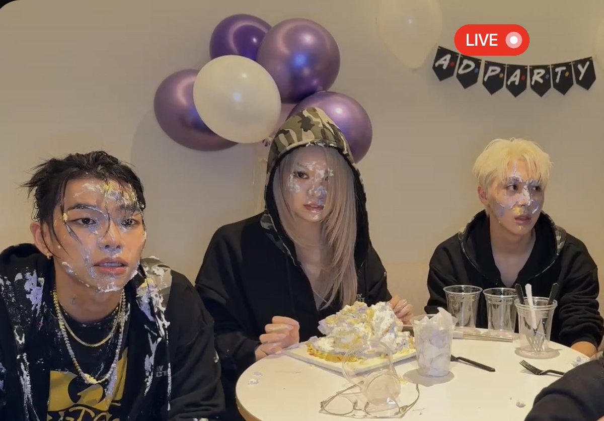 Leeochanluv's tweet photo. Dumb, dumber &amp; dumbest 🩵 https://t.co/lj2VNdCV41