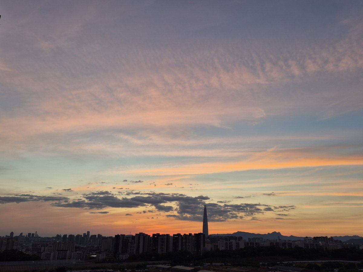 MKAY1243's tweet photo. 레이어가 너무..
카메라 좋았으면 더 근사했으련만.
아쉬움 뒤로하고 바라보며 마음에 많이 담아두었던. https://t.co/cKpRgNoItR