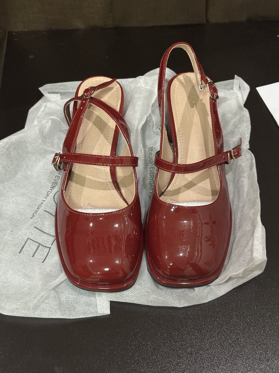 _cccartoon's tweet photo. ส่งต่อ รองเท้า Labotte.bkk รุ่น the classic sling ทรง Mary Jane สีแดง size 40 (25cm) 600฿ รวมส่งค่ะ ใส่ 1 ครั้ง มีรอยใช้งาน 1 จุดตามภาพค่า 

#ส่งต่อlaboyte #labottebkk #ส่งต่อรองเท้า #ส่งต่อเครื่องสำอาง #เสื้อผ้ามือสอง #ส่งต่อรองเท้ามือสอง #รองเท้ามือสอง #ส่งต่อstylist https://t.co/AGtVE1wYE9