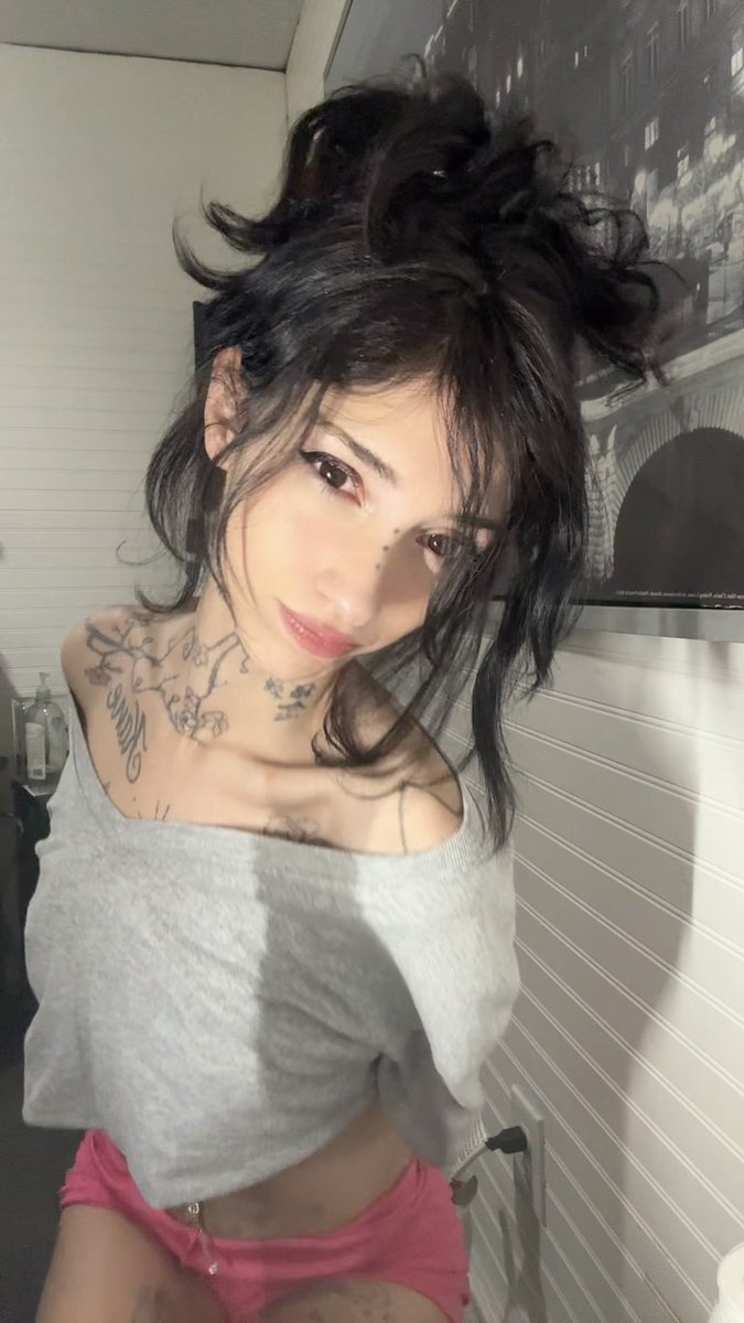 ang2crazy's tweet photo. We gotta dye my hair tm https://t.co/ohovhicWTq