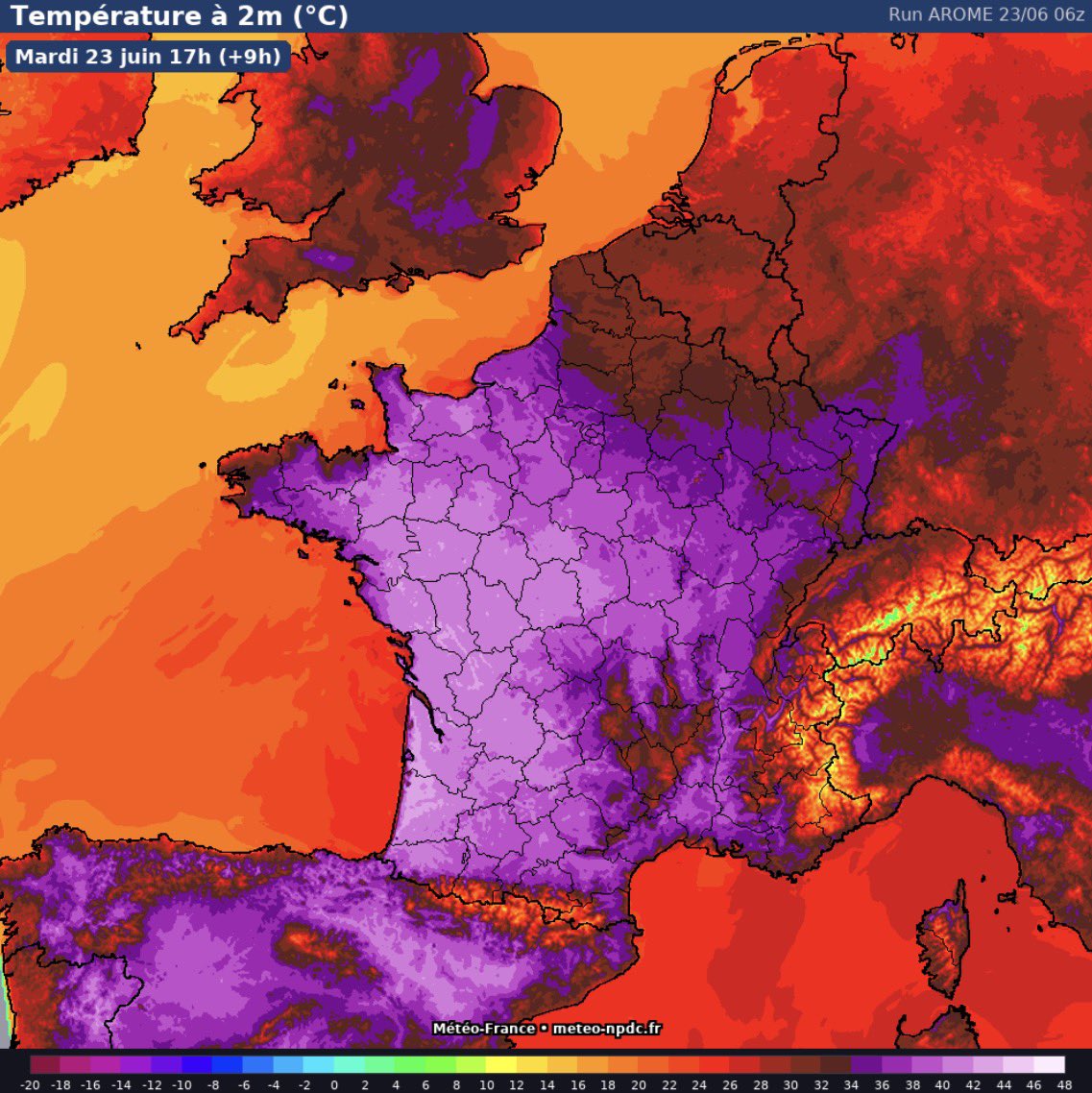 VigipreventionM's tweet photo. 🔺 Cette journée pourrait entrer dans l’histoire ! 🌡️
-> Le record absolu de #chaleur en #France, établi à 46,0°C à #Vérargues le 28 juin 2019, pourrait être approché aujourd’hui. Des #températures de 43/44°C sont attendues entre l’#Aquitaine et le #Poitou, avec des pointes localement supérieures qui ne peuvent être totalement exclues.
-> À l’échelle nationale, l’indicateur thermique national devrait dépasser les 30°C ce mardi, un niveau exceptionnel qui illustre l’intensité remarquable de cette #canicule et qui pourrait conduire à de nouveaux records nationaux.