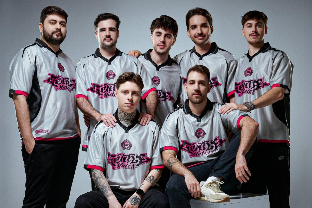 malekCSGO's tweet photo. terrible nouvelle pour le counter strike francais.

le club gentle mates détenus par squeezie gotage brawks nikof va quitter tout simplement la scène counter strike.

une vente du roster serait en negociation avec des club comme Koi, Heretics ou Giantx https://t.co/nEC5ykiFjA