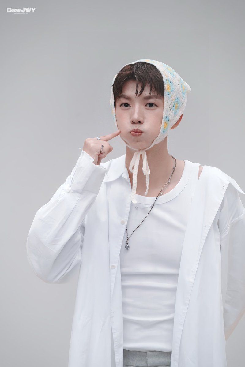 unee_sojong's tweet photo. 잠시)) 좋아하기에.. 애정하기에 ...사랑하기에...아껴주고 배려하고 존중한다...
나만의 세상에서 우리의 세상으로 조금씩조금씩 걸어서 모두의 세상에서 너를...그대를..장우영을...
#Simpledance #Iminto https://t.co/74QjvJTeuE