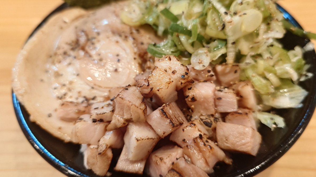 Actless's tweet photo. 美しきかなチャーシュー丼🥹 https://t.co/qe5y51anv1