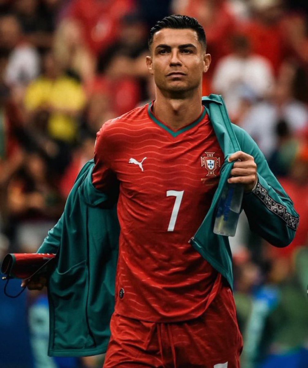 almhrry68790's tweet photo. افعلها ياكريس وسجل الهاتريك❤️🇵🇹 https://t.co/8BKweHL1f7