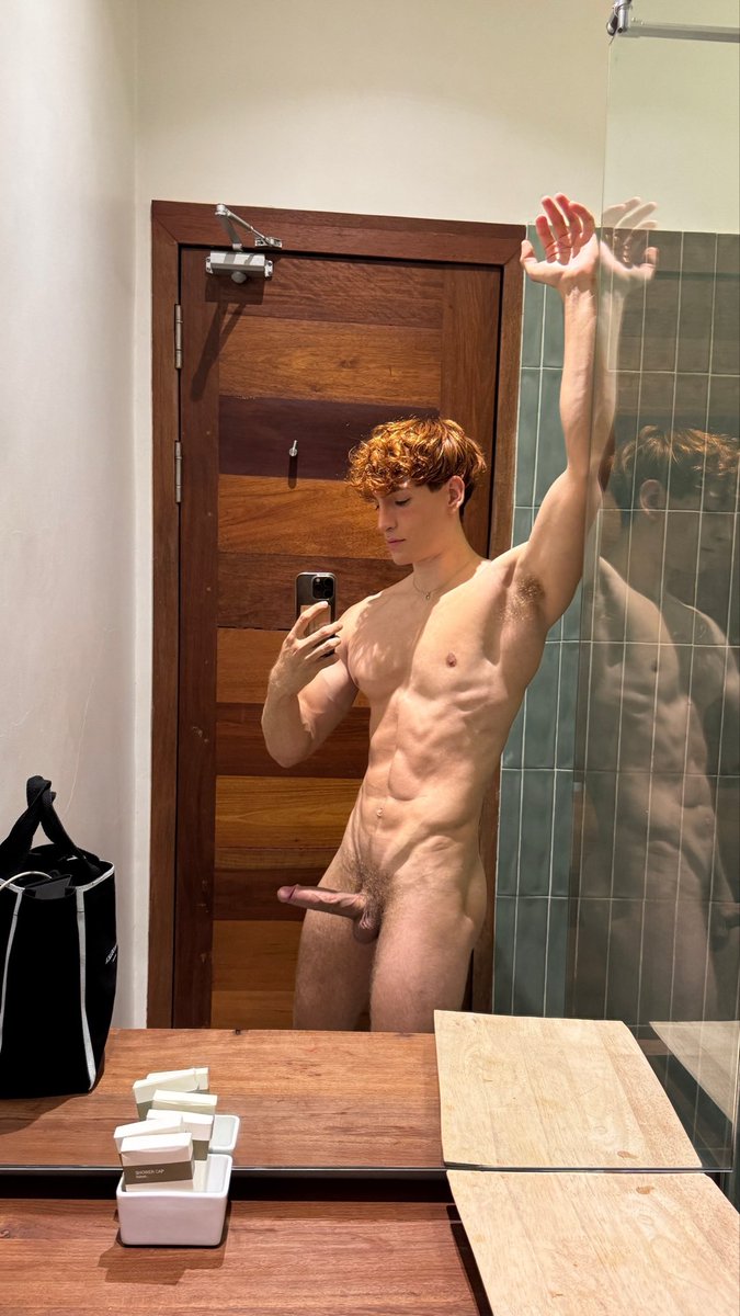 evanjhns's tweet photo. Wanna join me in the shower? 😶‍🌫️ https://t.co/uxCmXNRQH9
