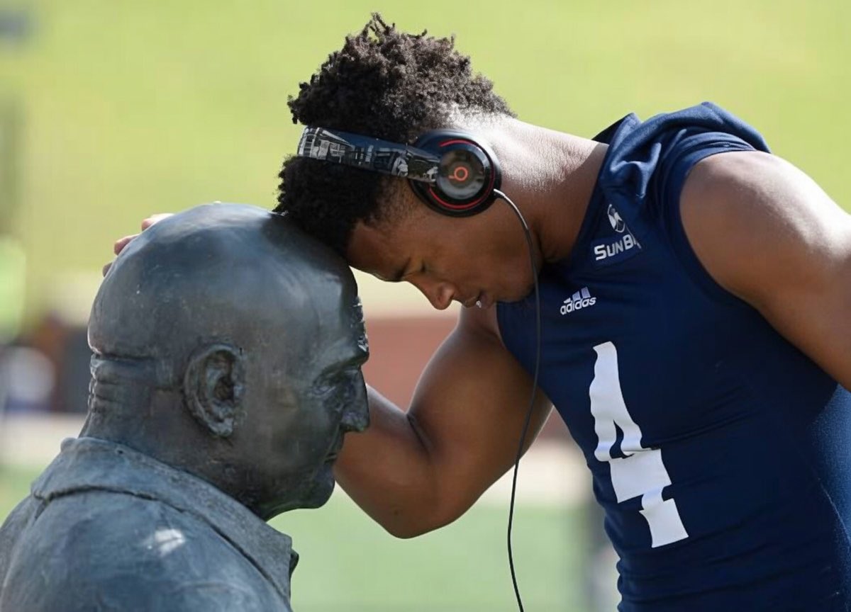 WHDPodcast's tweet photo. Day 421 of tweeting @NFFNetwork everyday until they DO RIGHT and put Erk Russell in the CFB HOF🦅 https://t.co/QYfvKlDkS2