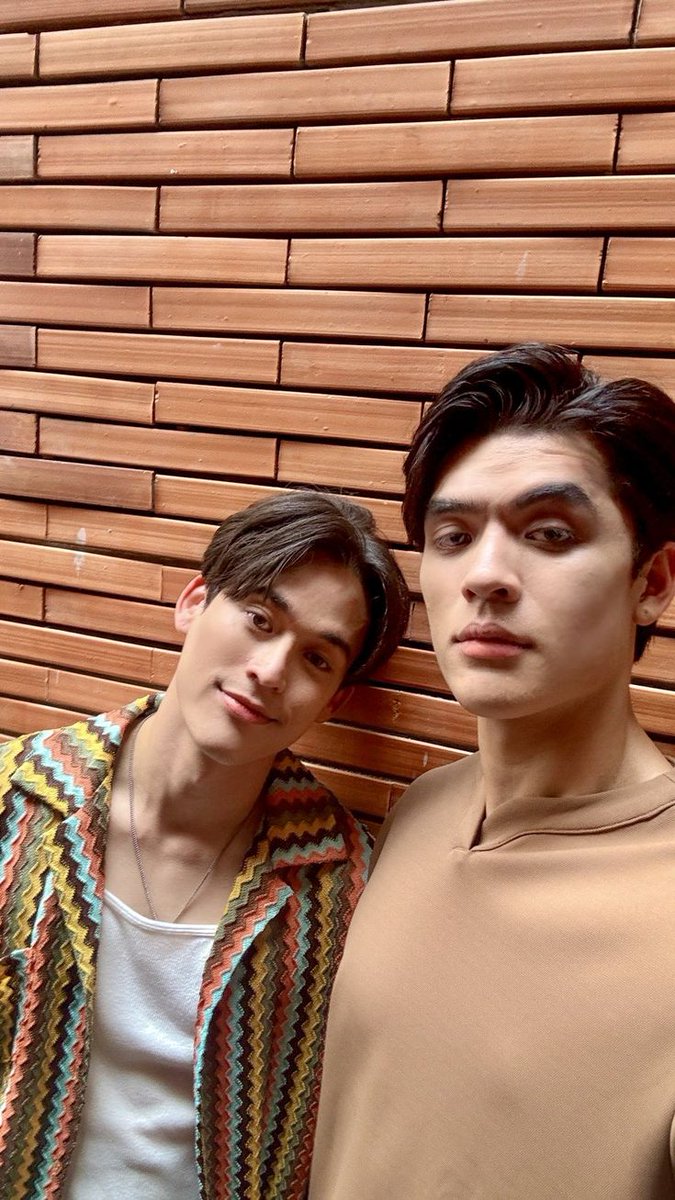 KyukyujG's tweet photo. Who is full Tahi.? 
Who is Thai-American half.?🤔
They are same always.🐻🐧💜

ကပြားလေးနှင့်သူ၏ခြစ်တူ၊ကပြားထက်ပိုကပြားသောတောင်ပိုင်းသားလေး😍

#JossGawin https://t.co/UQOLVZ9fXu