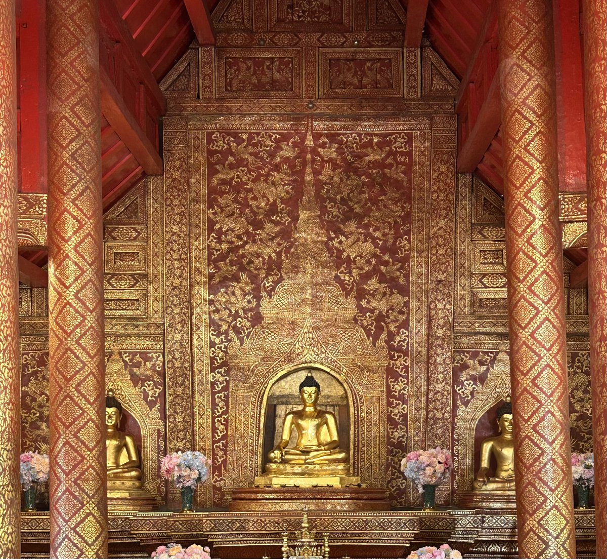 nutnatto's tweet photo. วัดพระสิงห์ไปกี่โมงก็สวย เอากล้องมือถือแกล้งๆถ่ายยังสวย https://t.co/Lzt5TWiTyf