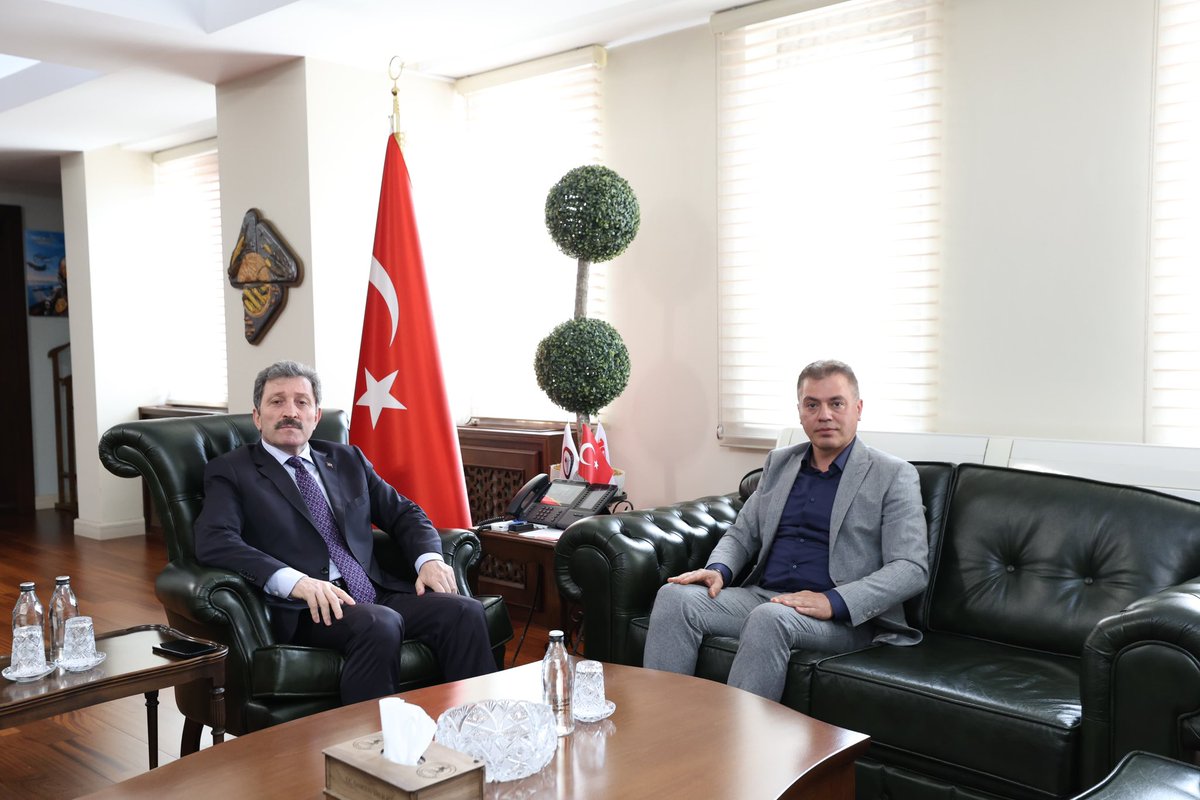 TCSamsunValilik's tweet photo. 📌Memur-Sen Samsun İl Temsilcisi/Eğitim-Bir-Sen Samsun 1 Nolu Şube Başkanı Hamdi Yıldız,

Valimiz Sayın @orhantavli_'yı ziyaret etti. https://t.co/iwFfuLepEW