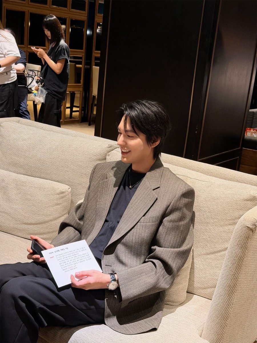 lmhminozph's tweet photo. Repost | @ActorLeeMinHo update
...
즐거웠습니다 @msff.official
#LeeMinHo #이민호
#MINOZ #MSFF #LMHMinozPH https://t.co/A3ETHEzyiO
