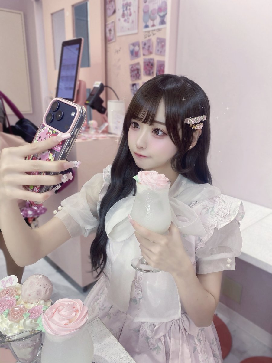 N_hime41's tweet photo. 薔薇スイーツかわい~.⋆𝜗𝜚.†⋆ https://t.co/lRDMYNO2Hd