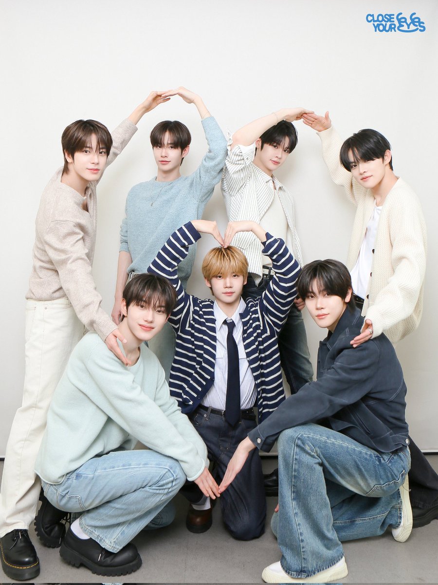 kkumawo's tweet photo. — 1st Anniversary

🐞🍀🤍  2402 &amp; 0402 Family Photo

bisa samaan gitu ya? bisa lahh https://t.co/9d5cuzbnR3