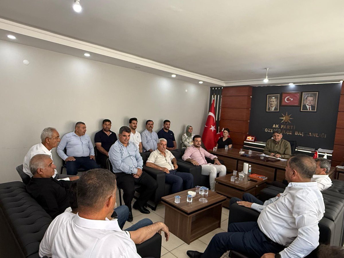 KozlukAkparti's tweet photo. 📍 AK Parti Kozluk İlçe Başkanlığı

Haftalık Olağan Yönetim Kurulu Toplantımızı, İlçe Başkanımız Sn. Hakim IŞIK’ın başkanlığında ve İlçe Koordinatörümüz Sayın Mensur MÜJDECİ’nin katılımlarıyla gerçekleştirdik
Birlik ve istişareyle çalışmalarımıza devam ediyoruz
@AvukatErsanAksu https://t.co/l8NciFKisa