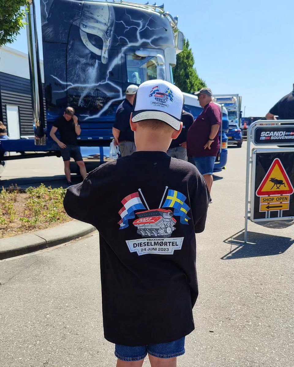 kozy_corner2000's tweet photo. WIN ACTIE TRUCK STARS  FESTIVAL🚛 KAARTEN😁 
From classic legends to modern giants, truck festivals bring together the finest machines, dedicated drivers, and the spirit of the open road.
#TruckFestival #TruckShow #TruckingLife #Truck #DAF #Scania #VolvoTrucks #MackTrucks #Kenw https://t.co/HAUFyX4x1L