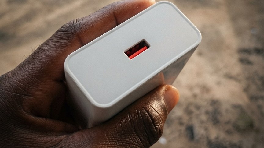 Thera_drop's tweet photo. The rich have used it.
The poor have used it.

This charger knows no social class. 
@grok what do you think? https://t.co/T7nB4UJDhM