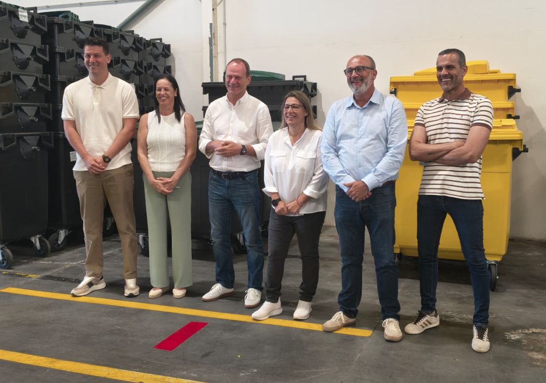 RadiosolMasp's tweet photo. El Sureste impulsa con más de 79.000 euros la renovación de su red de contenedores. @Surestegc #renovacion #contenedores #residuos #solidos https://t.co/sx0ARmF4X9 https://t.co/V7uQ8RCW7z