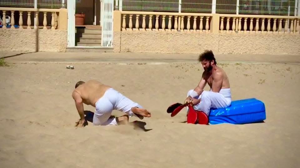 HapkisulWorld's tweet photo. HAPKISUL STYLE

Doju Chris Garland y el Maestro Andrés Roig entrenando la patada original de hapkido “Anja Dora Chagui”, en la playa de Cullera, Valencia, España. 

#hapkisulstyle #masterandrésroig #dojuchrisgarland #LAlcudia #hapkido https://t.co/NCCKKLjMGZ