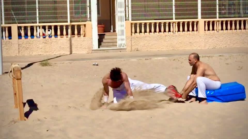 HapkisulWorld's tweet photo. HAPKISUL STYLE

Doju Chris Garland y el Maestro Andrés Roig entrenando la patada original de hapkido “Anja Dora Chagui”, en la playa de Cullera, Valencia, España. 

#hapkisulstyle #masterandrésroig #dojuchrisgarland #LAlcudia #hapkido https://t.co/NCCKKLjMGZ
