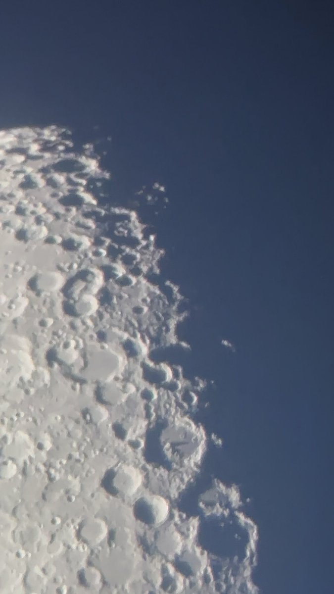 Merttoschi's tweet photo. The moons craters🤩 https://t.co/wr2LIJGcbp
