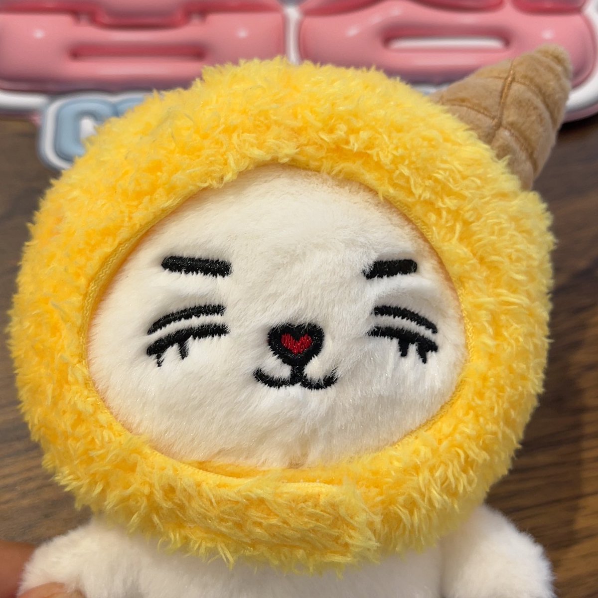 cherryhaey's tweet photo. choitcherry in blonde wig 🤣🤣🤣🤣 https://t.co/wuwcnRLnu9