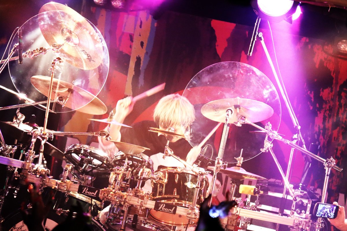 hayato_codomo's tweet photo. ﾘｰﾀﾞｰ誕生日おめでとうございました!!
僕をﾎﾞｰｶﾙとして選んでくれた感謝の気持ちを込めて全力でやらせてもらいました。駆けつけてくれた皆も本当にありがとう。
ご飯の匂いがずっと漂っていたので不思議と全然お腹減ってません!!
次はﾒﾝﾊﾞでお会いしましょう。 https://t.co/w6C6LBKe9d