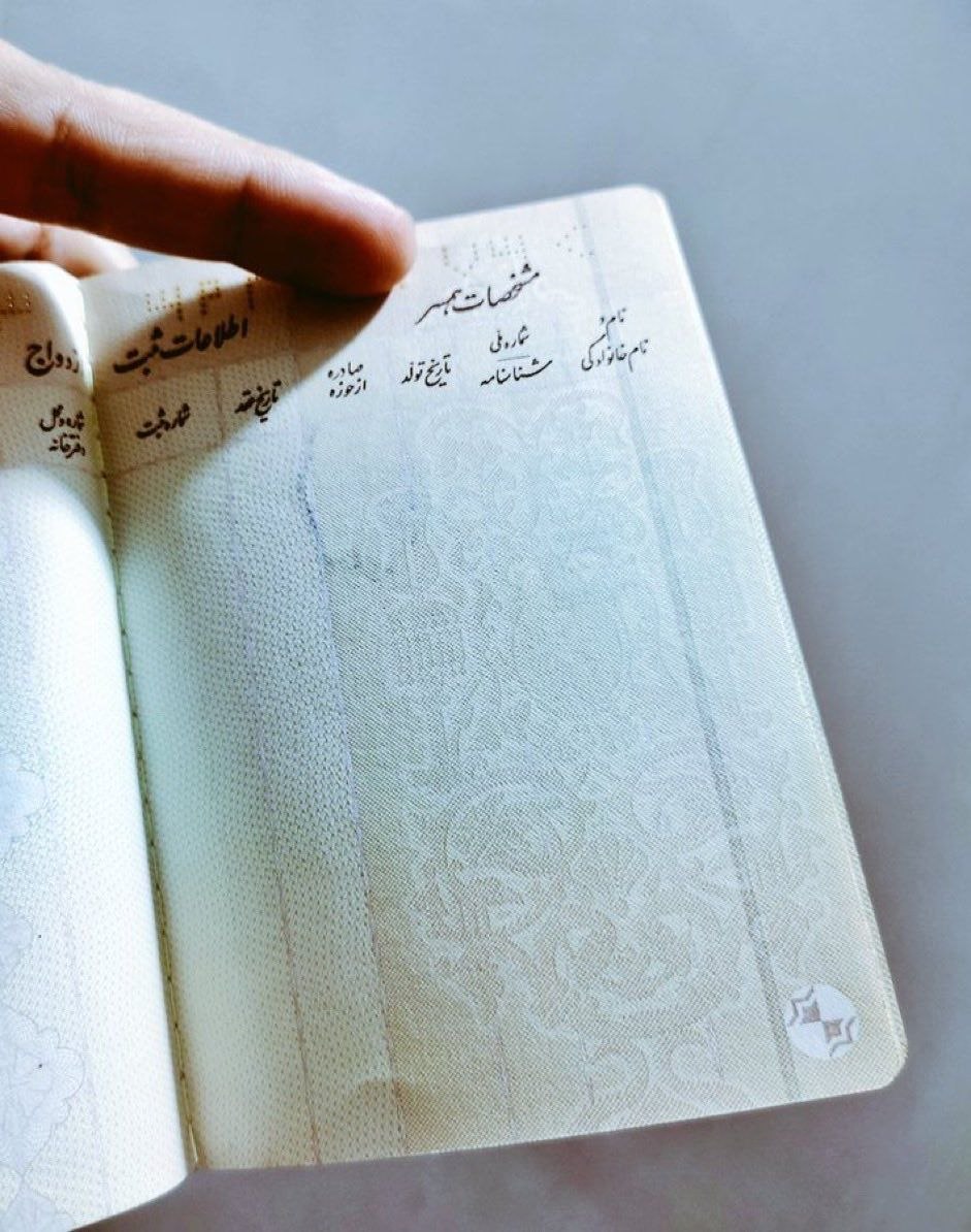 mhran_fr's tweet photo. من زن نمیگیرم ولی روزی که شروع کنم به گرفتن کل این صفحرو‌ پر میکنم https://t.co/mGjXAqJ6rZ
