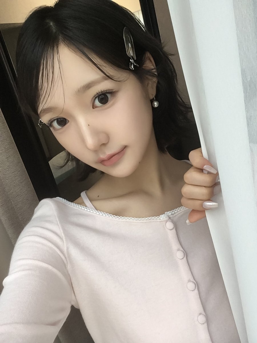 We_KiiiKiii's tweet photo. [📸]
It's time for
signiq Eye Workout with JIYU 🩵💛🧡

#KiiiKiii #키키
#JIYU #지유 https://t.co/urFOS2ngQN