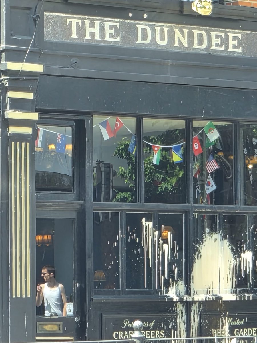 BritisherPaz49's tweet photo. The pub that recently threw out Katie Hopkins seems to have been paint bombed https://t.co/VS2Yop0yXO