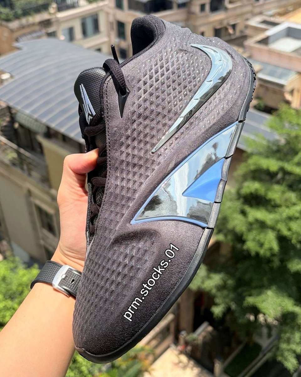 basshu2_com's tweet photo. 『Nike Ja 4 “Dark Mode”』

☑️Ja Morantの4作目シグネチャー。Dark GreyベースにBlackの立体パーツを組み合わせ、ダイヤモンドパターンのアッパーやChromeの“JA”ロゴが存在感を放つ落ち着いたカラーに仕上がっています。  

☑️海外発売時期：2026年9月4日
価格：130ドル
国内販売：未定
欲しい方は是非🔥  

☑️style code: IM4135-001

📸Sneaker Bar Detroit / prm.stocks.01  

前作を安く探す👉 https://t.co/JNpSIHWGjI

#BasketballShoes
#Basketball
#バッシュ
#Sneakers
#篮球鞋
#농구화
#Nike
#NikeJa4
#JaMorant
#ナイキ
#新作バッシュ