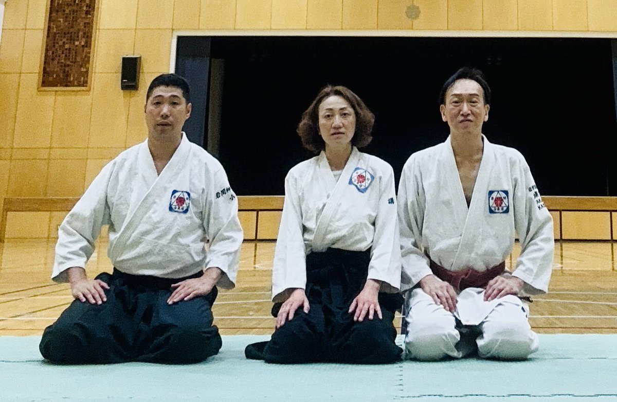 busenkai_jp's tweet photo. 2026/6/22 高陵中学校

【杖術】
基本の素振
突きの部　五本

【体術】
ー座り技正面打ー
二教　表・裏
三教　表

#岩間神信合氣修練会
#合気道
#高陵中学校 https://t.co/rWvjvgvNGd