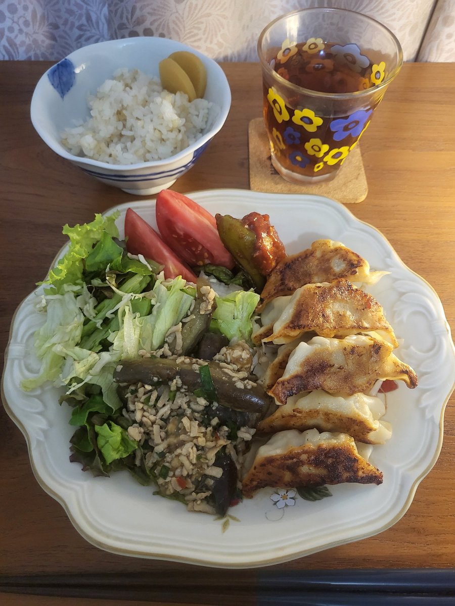 ShnDotCom's tweet photo. 米がない
#おうちごはん https://t.co/4TGlUZNPZe