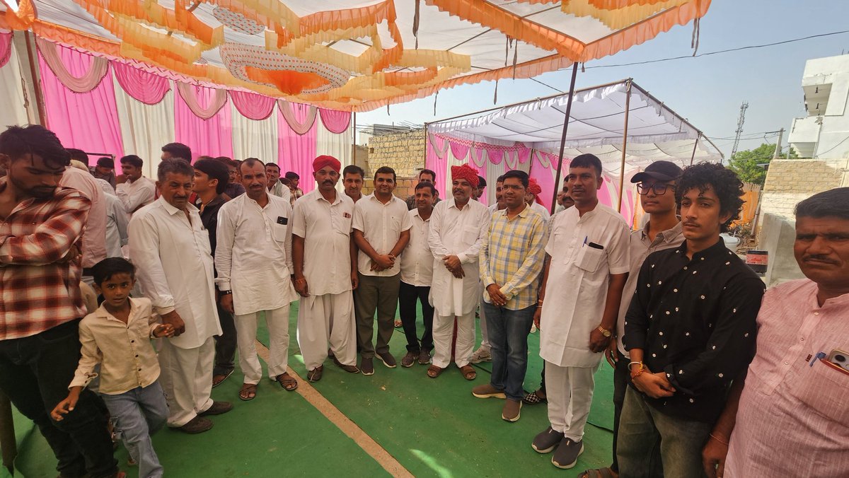 NarpatRajBarmer's tweet photo. श्री मोहनगड (जैसलमेर) में श्री अचलाराम जी पाबड़ा के सुपुत्री अधिवक्ता पूजा के विवाह समारोह में शामिल हुआ!
#Jaisalmer #ShriMohangad #Pabda #Marriage
@Achalaramjat https://t.co/qJoSh3pKsu