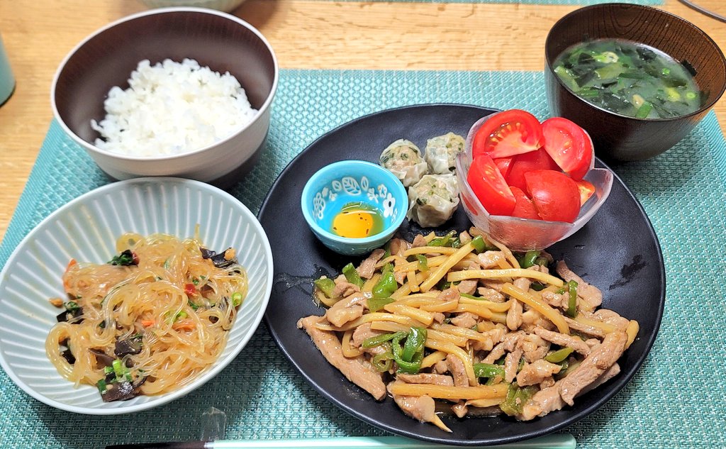 sobasuki_soba's tweet photo. 今日は
チンジャオロース
麻婆春雨
餃子焼売
しじみとニラ、ワカメの中華スープ！

今日は中華特化✌ https://t.co/XpfWqQRIoF