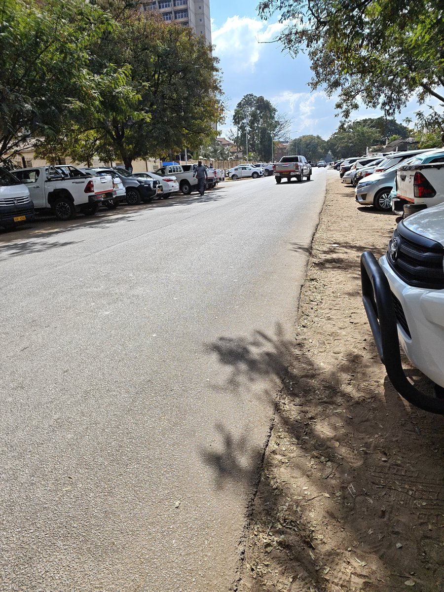 Savheya_Happie's tweet photo. I went to Kaguvi Building close to Mukwati Building where most Government offices are located. I was having a presentation kuOPC. 

What amazed me is ndashaya parking, parking was full and i asked security. They said all vehicles are for Government employees. 

I deduced that the Government is paying well. WOZODEI, IWE WOSVORA. Everyone owns a vehicle, WOW!.

Big wheels, top of the range, wow. Ndimbonzwa muchiti Government haibhadhare