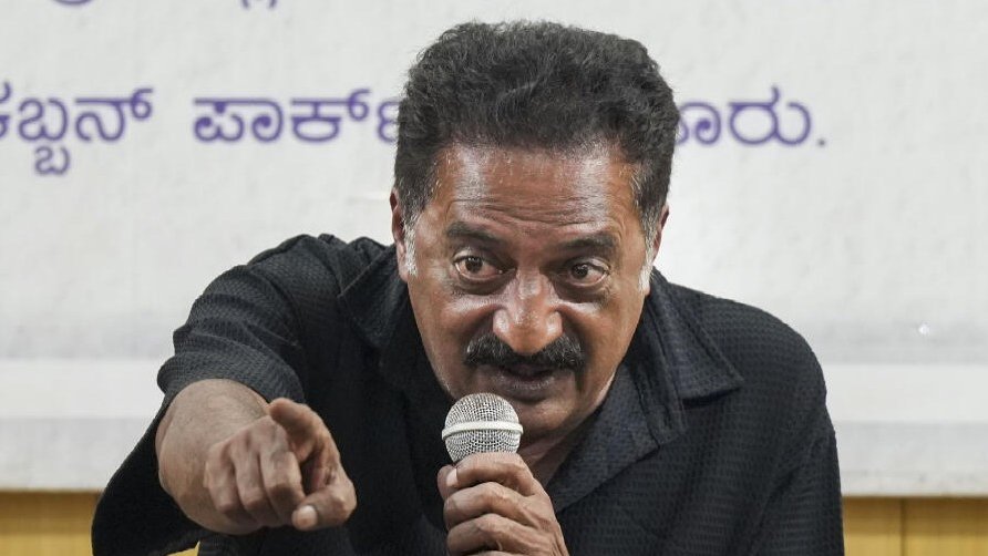 Tushar_KN's tweet photo. Non-Bailable Warrant Issued Against Prakash Raj in Alleged Multiple Voter IDs Case

SIR very bad Saar https://t.co/xvb9j1TSDi