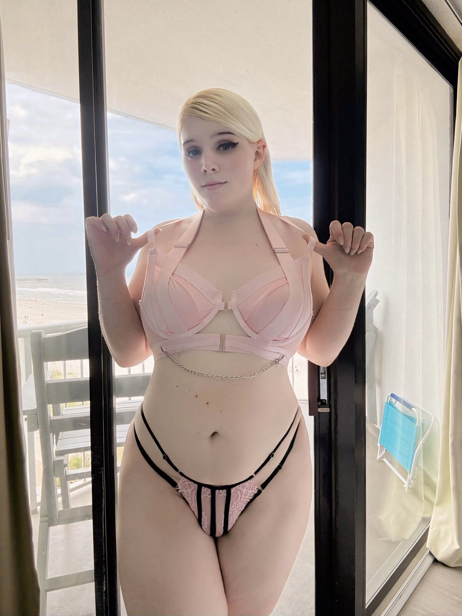 AmandaRaefg's tweet photo. Do you think I can rock pink 🏳️‍⚧️ https://t.co/suCpwNVMLd