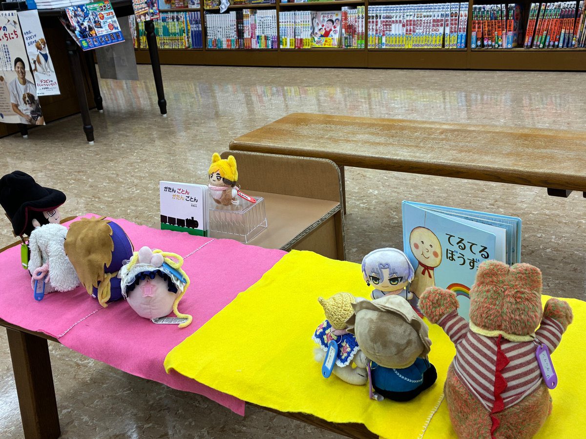 josakabungei's tweet photo. 【やってみたいこと・読み聞かせ編】絵本選びもぬいぐるみさんにお任せしてみました。真剣に、ときには楽しそうに、物語を読み進めていきます。読む側も聞く側もみんな夢中になっていました✨️（体を乗り出して聞いている子もいました😊）️#ミッドナイトジュンクラブ #ぬいぐるみおとまり会 https://t.co/xZBj3faw80