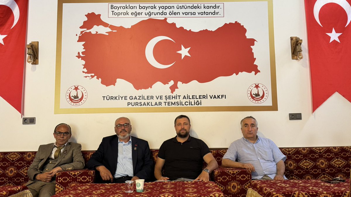 Tugsavpursaklar's tweet photo. TÜGŞAV Çankırı Şube Başkanımız Mehmet Uçar ve Yönetimi Temsilcik Başkanımız Gazi Mehmet Eğin ziyaret ettiler 
Çalışmaları hakkında istişare ettiğimiz Kıymetli Başkanımıza ziyaretlerinden dolayı teşekkür ederiz 
@Ertugrulcetin06 
@GazilerVakfi 
@pursaklar_ank 
@gaziler_ve https://t.co/zMKUyusmch