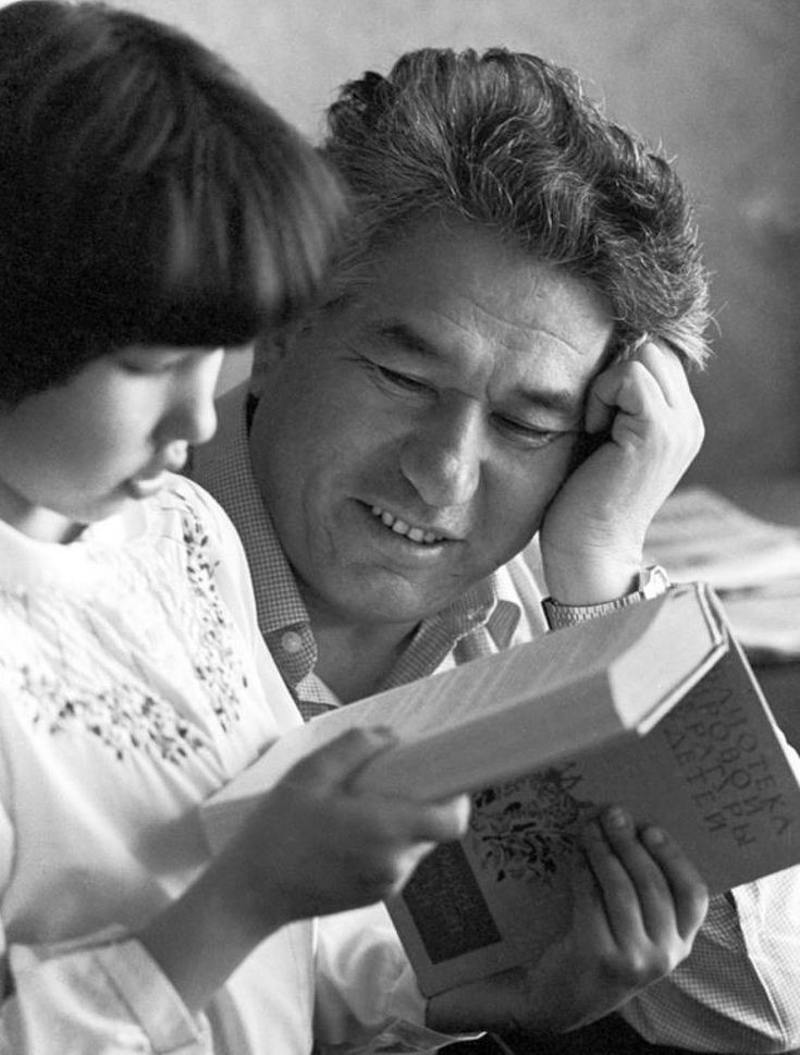 safiyegolbasi's tweet photo. Blogdan ilgilisi için birkaç yazı:   

Cengiz Aytmatov'un Eserlerinde Merhametin Rolü 
https://t.co/9ZcohzsRqf

Yeninin Eskimeyen Temsilcisi: Nurullah Ataç 
https://t.co/I7WJd0xgjm https://t.co/1BuvZxzPwG