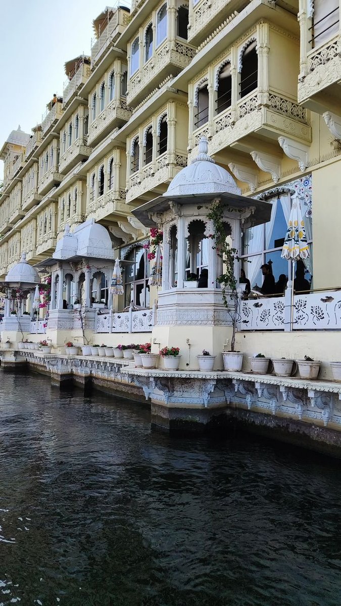 oyetaniaaaa's tweet photo. Lake Pichola , Udaipur 📍 https://t.co/DyEYBPLTc6