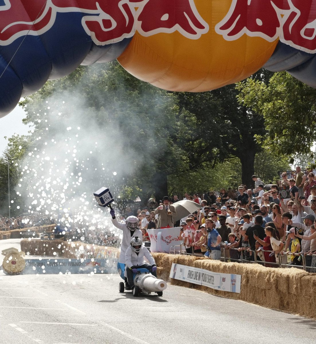 SouthamptonCTU's tweet photo. They did it!🧪Southampton’s “Statistically Significant” team raced their giant pipette cart at the #RedBullSoapboxRace championing life-saving #research &amp; support @alzheimerssoc. 👏Pedro, Steve, Ines &amp; Anne!
🔗 https://t.co/sPoEhMkuyI
#CancerResearch #ClinicalTrials #Southampton https://t.co/zvdon4EUnq