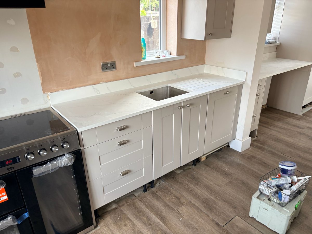 Jackman4Worktop's tweet photo. Pietra Arctic River composite worktops and upstands installed in Tillingham today, fitted with customers own undermounted stainless steel sink. We offer a full supply, template and installation service for all composite worktops across S E England. https://t.co/nGQIxVbQ3C https://t.co/00X7SXS0S4