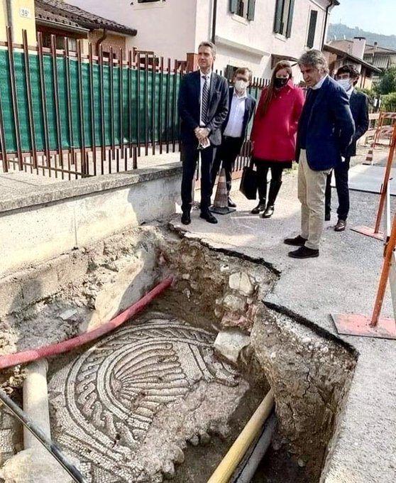 Rainmaker1973's tweet photo. Italy is that country where, when you dig to replace the gas pipes, you find a mosaic from the IV century. 

Happened in Montorio, Verona. https://t.co/a7LwfNTEA0