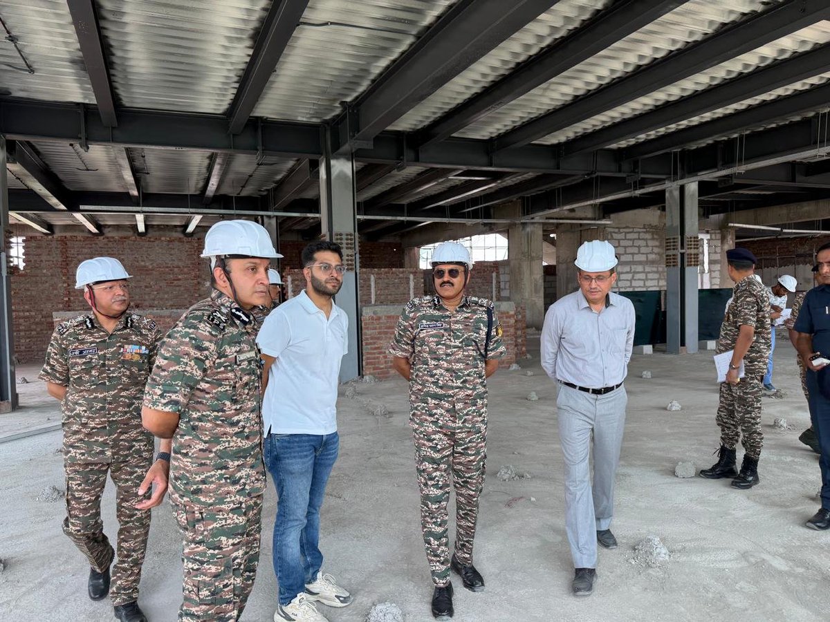 crpfindia's tweet photo. DG, #CRPF, Shri G. P. Singh, IPS, inspected the new CRPF Hq Building today. Alongside senior #CRPF & CPWD officials, he reviewed infrastructure development and provided key guidance to ensure the project meets the highest standards of quality on time.

#NationFirst
#Vandematram150
#MissionNaxalMuktBharat2026
@gpsinghips
@crpf_j
@igpnscrpf