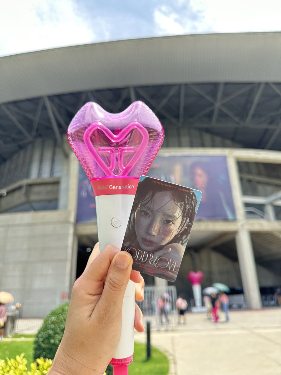 chop_review's tweet photo. แท่งไฟฟันคุดของโซวอน💗😂 #sone https://t.co/Jf435tb6m9