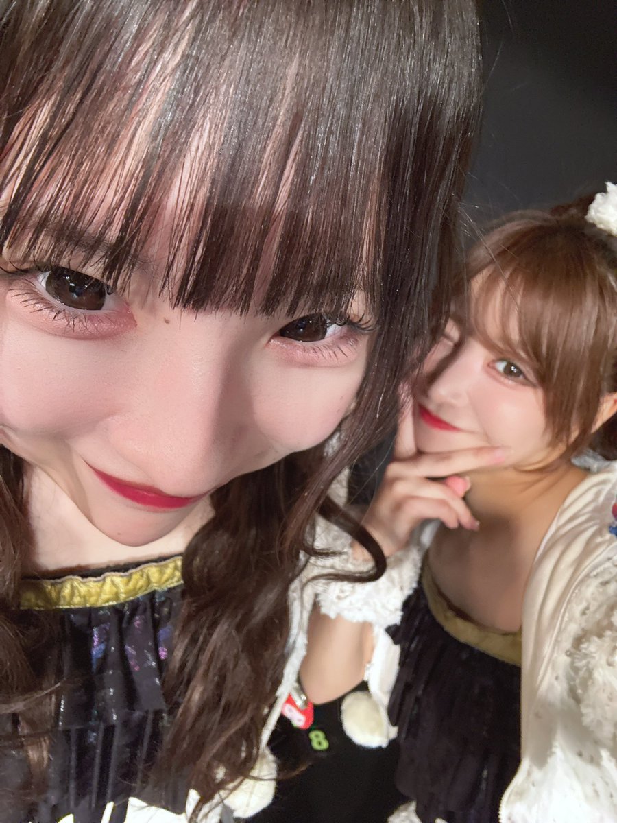 Ayamelody0817's tweet photo. #制服の芽 公演ありがとうございました🎀⸝⸝꙳
恋奈に「遠近法使わんでよ！」って言ったら、
2枚目で対抗してきたよ😌🫶🏻 https://t.co/jkg3ClolU8