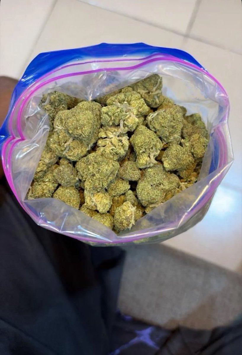 freaky_yu66's tweet photo. I’ll know im doing good in my finances when I can afford this amount of weed and nothing will shift in my balance https://t.co/KYuSIO117a