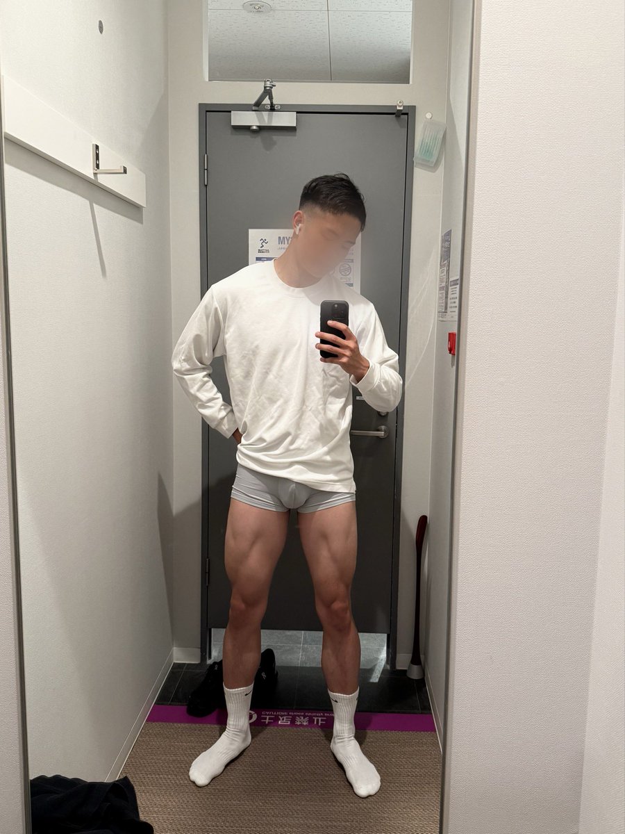 joe___88's tweet photo. 🦵🦵 https://t.co/QCR3p5xEf1