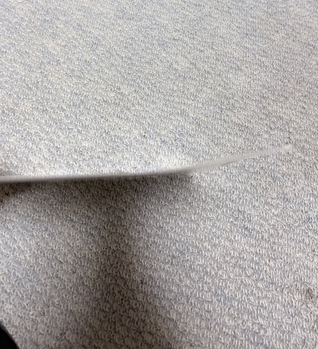 semikiri's tweet photo. 届いたけど曲がってた　悲しい
当て紙無しはひどく無いですか、 https://t.co/uM8Xo6yQVl